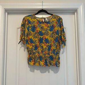 True Destiny Top. Yellow Print. Womens Size- Large.